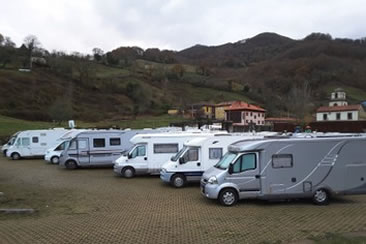 Autocaravanistas en el rea de Teverga