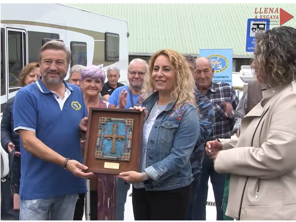 ESTACIONAMIENTO DE POLA DE LENA